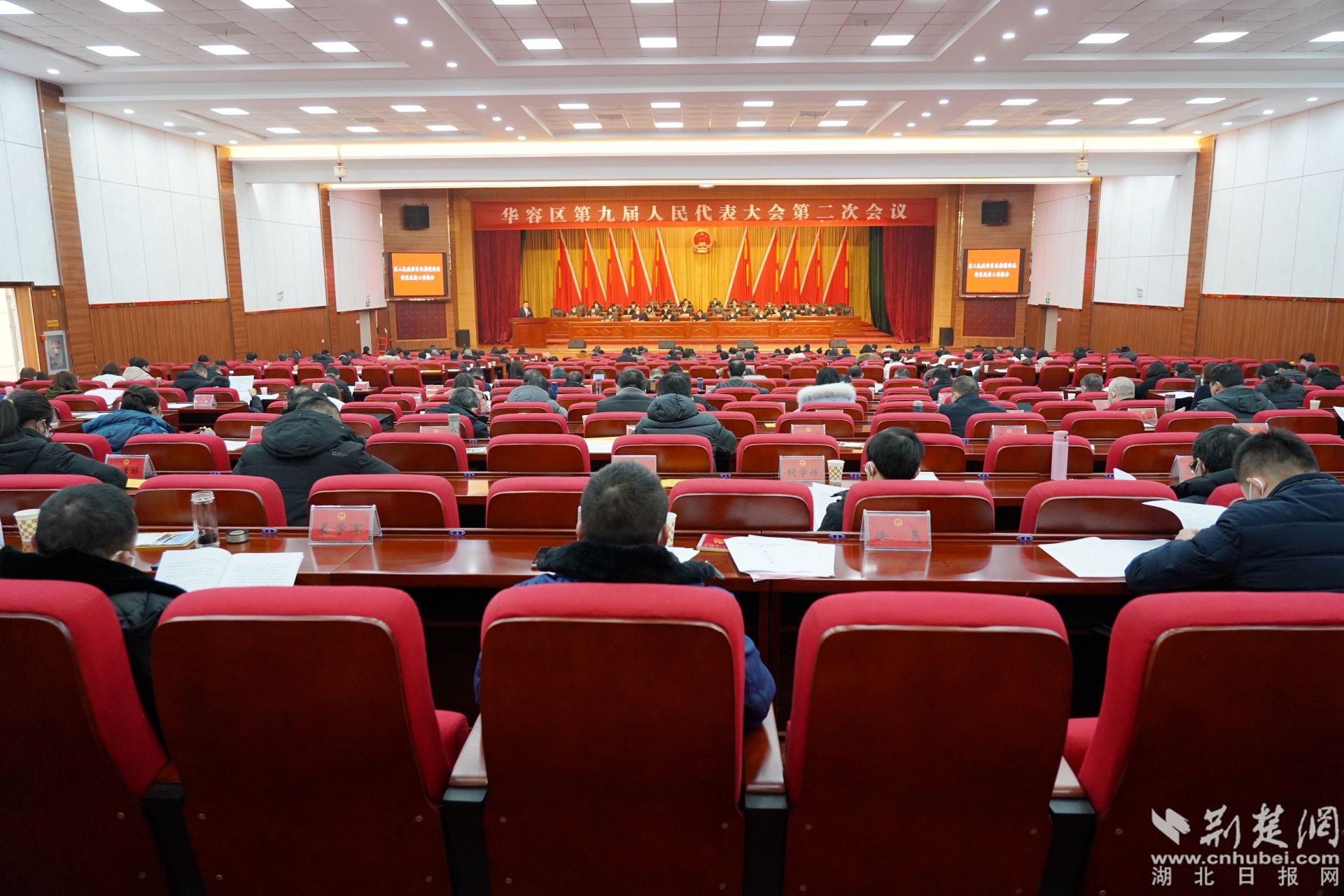 華容區(qū)第九屆人民代表大會(huì)第二次會(huì)議現(xiàn)場(chǎng)。.JPG.JPG