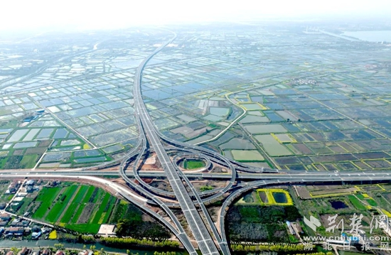 鐵、水、公、空立體式交通運輸通道連線成網(wǎng)_副本.jpg